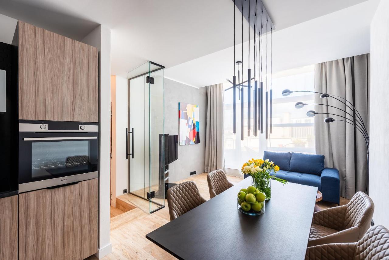 Apartment Luxury With A Balcony And A Terrace Prag
